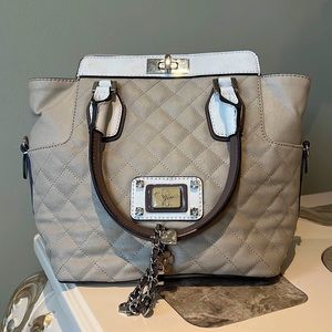 Vintage GUESS Small/Medium-Sized Purse